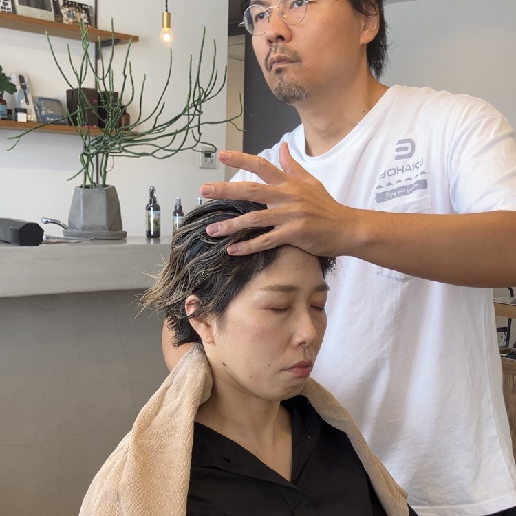 40代女性に人気|熊本市東区尾ノ上美容室ヨハク|ヘッドスパと店内写真